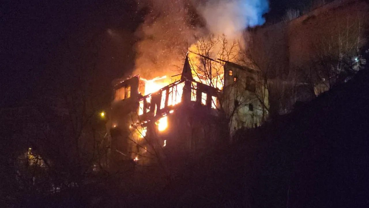 200 yılık tarihi konak küle döndü!