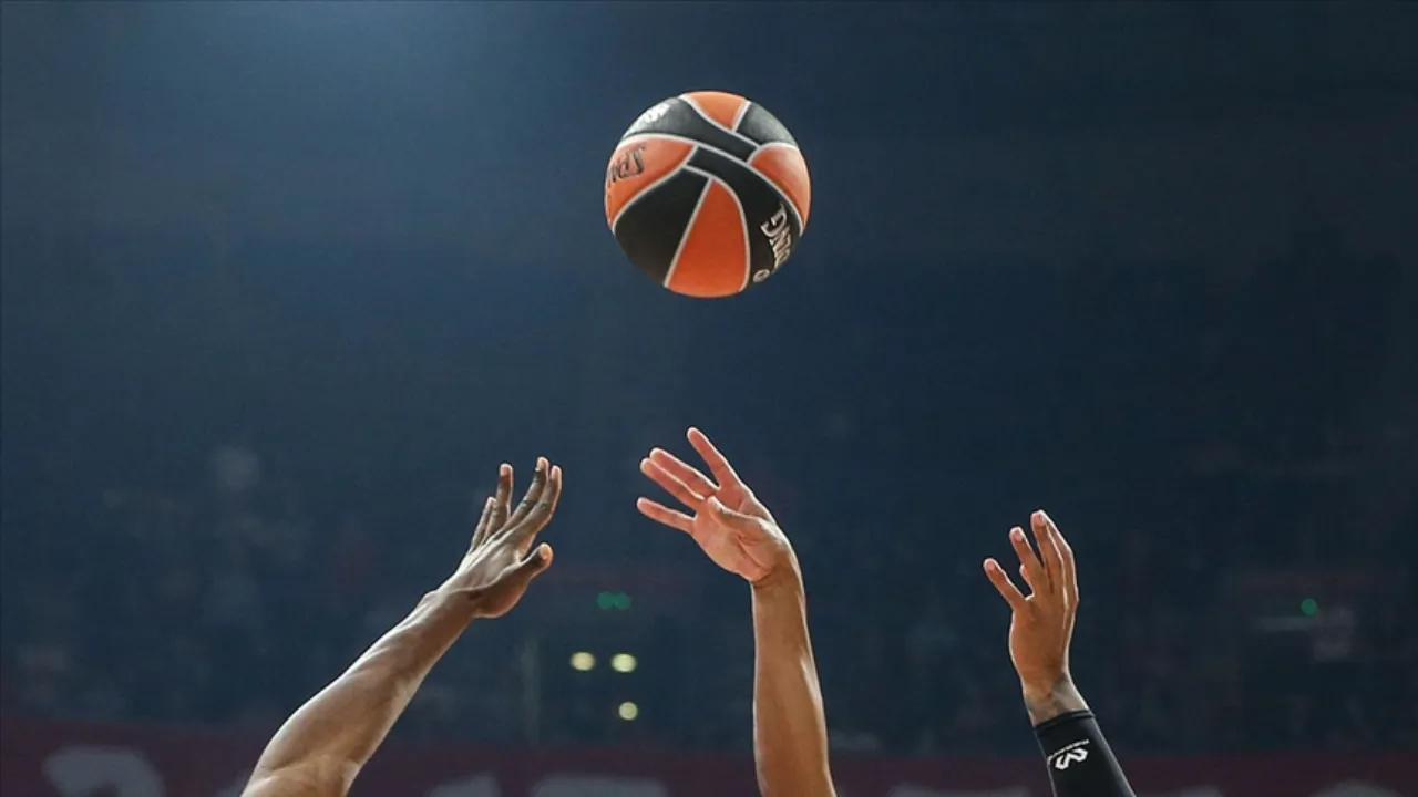 Anadolu Efes - Paris basketbol maçı hangi kanalda, saat kaçta? EuroLeague'de mücadele devam ediyor