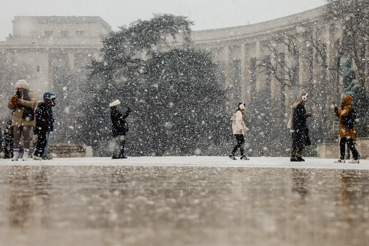 Avrupa buz kesti! Yoğun kar yağışı hayatı felç etti, can kayıpları var