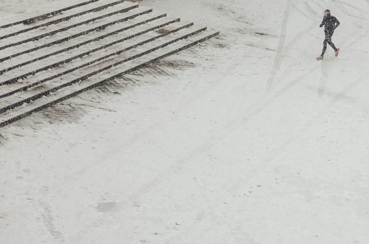 Avrupa buz kesti! Yoğun kar yağışı hayatı felç etti, can kayıpları var