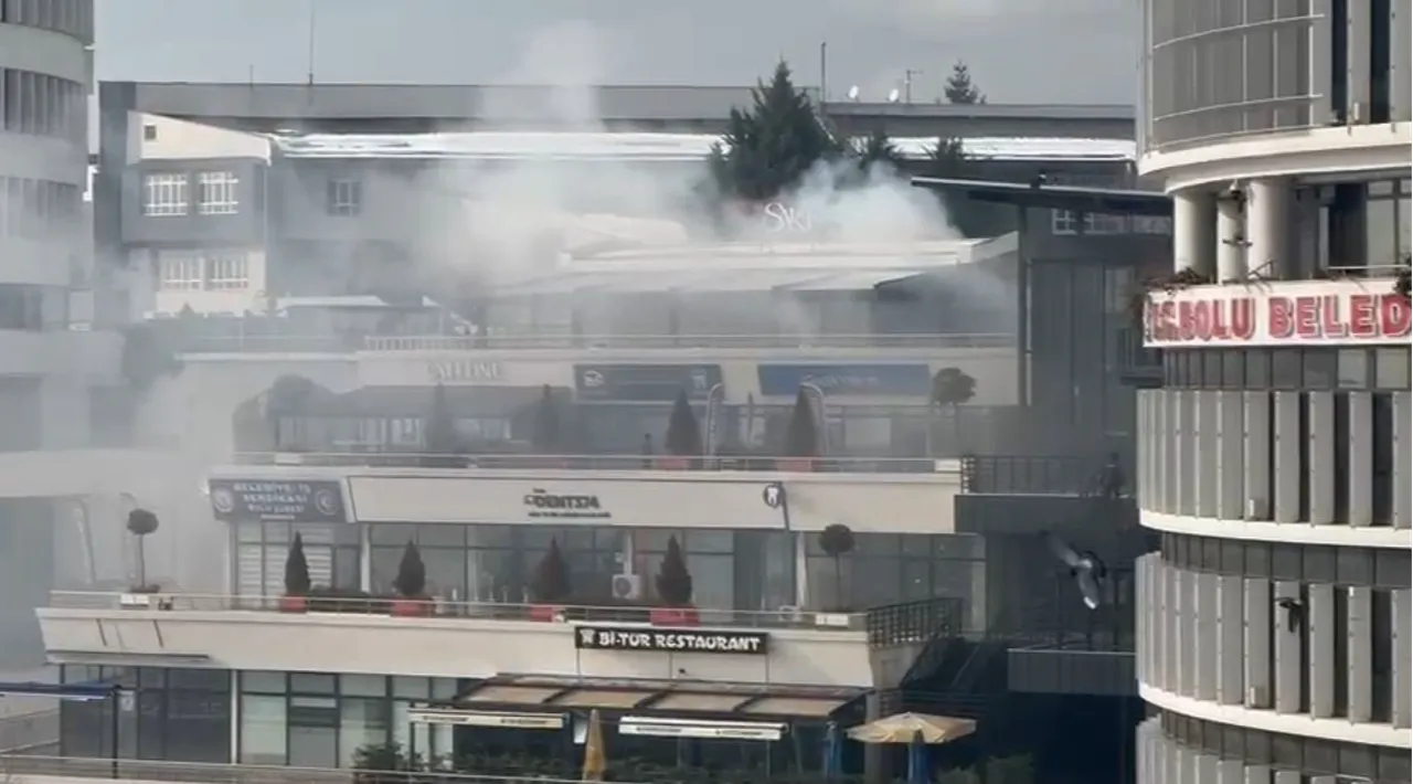 Boluda restoranda yangın paniği! Çevredeki iş yerleri tahliye edildi