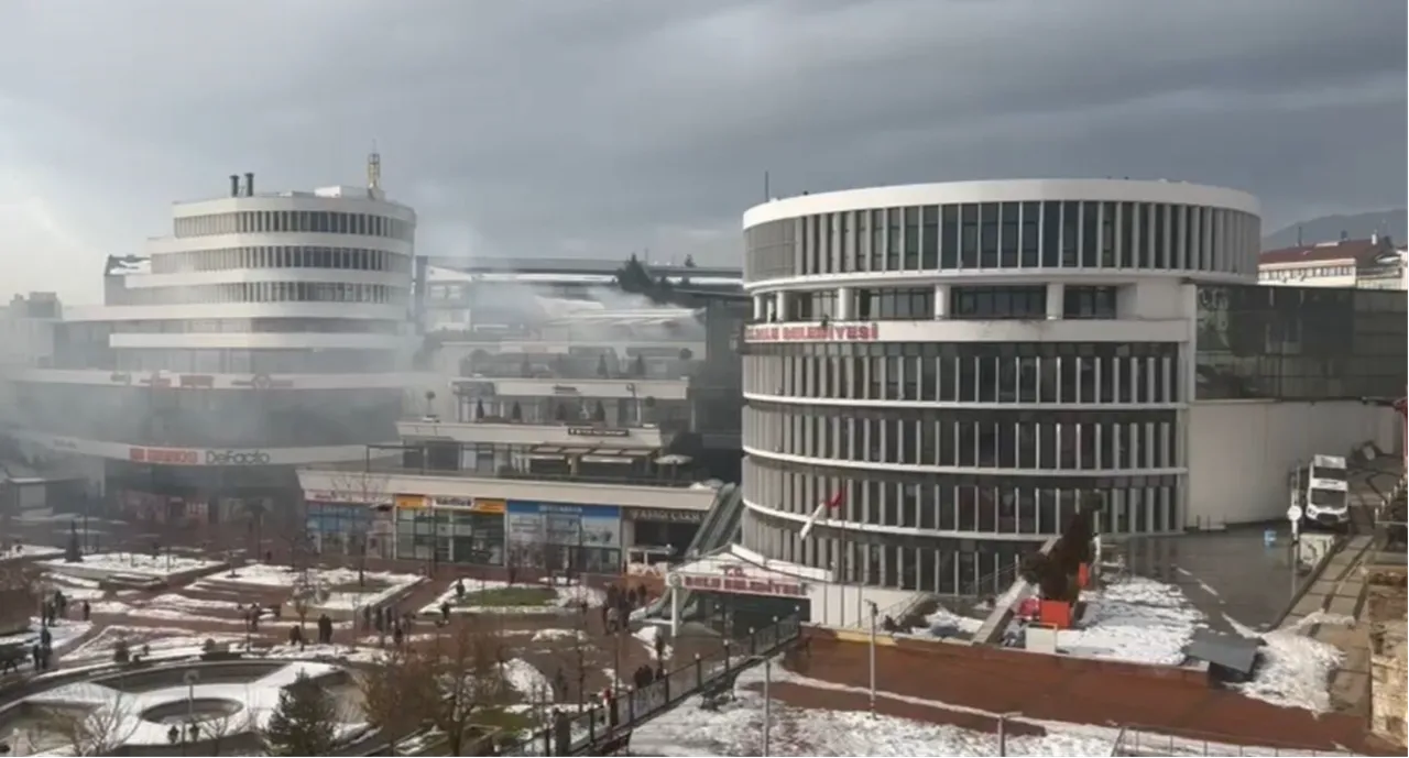 Boluda restoranda yangın paniği! Çevredeki iş yerleri tahliye edildi