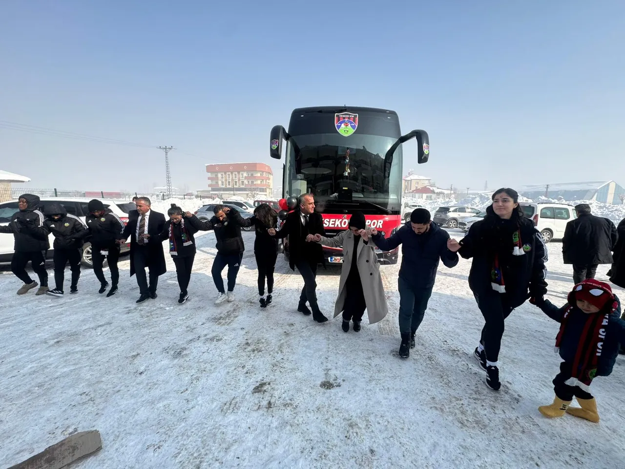 Cumhurbaşkanı Erdoğandan Yüksekovaspor Kadın Futbol Takımına jest: Otobüs hediye etti