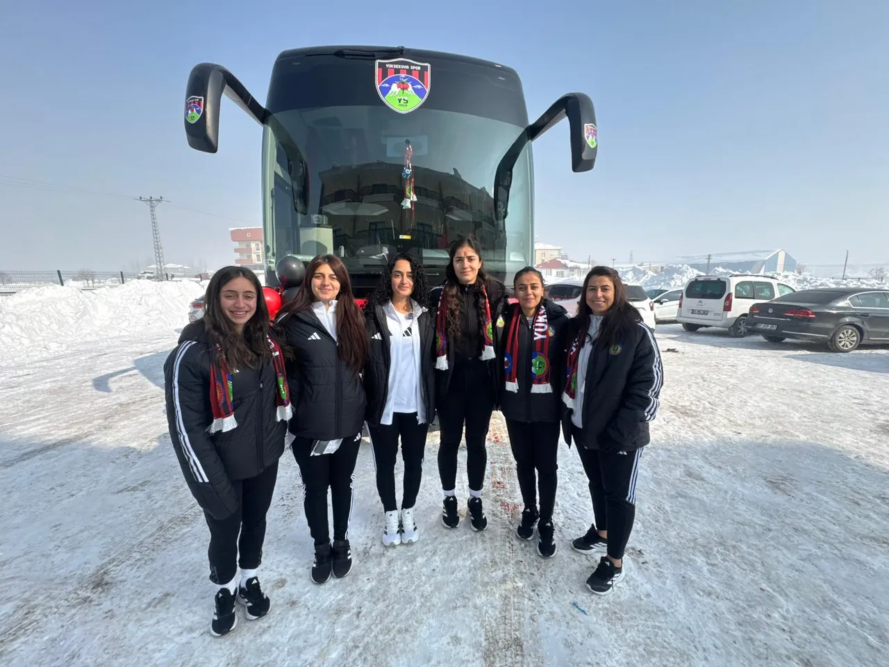 Cumhurbaşkanı Erdoğandan Yüksekovaspor Kadın Futbol Takımına jest: Otobüs hediye etti