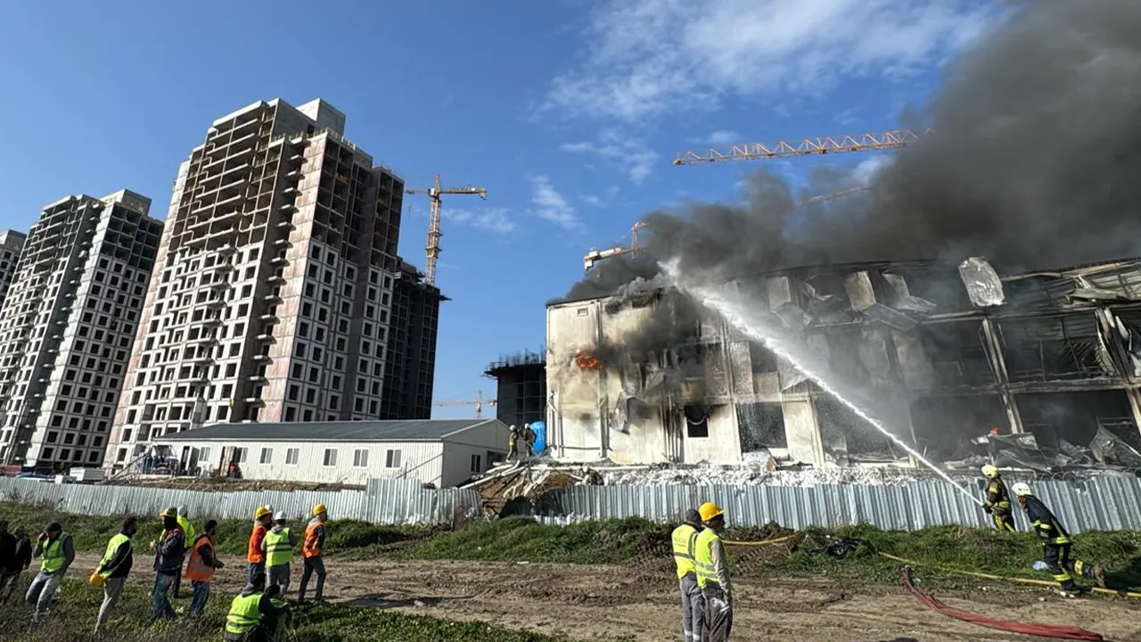 Esenyurt'ta işçilerin kaldığı konteynerde yangın!