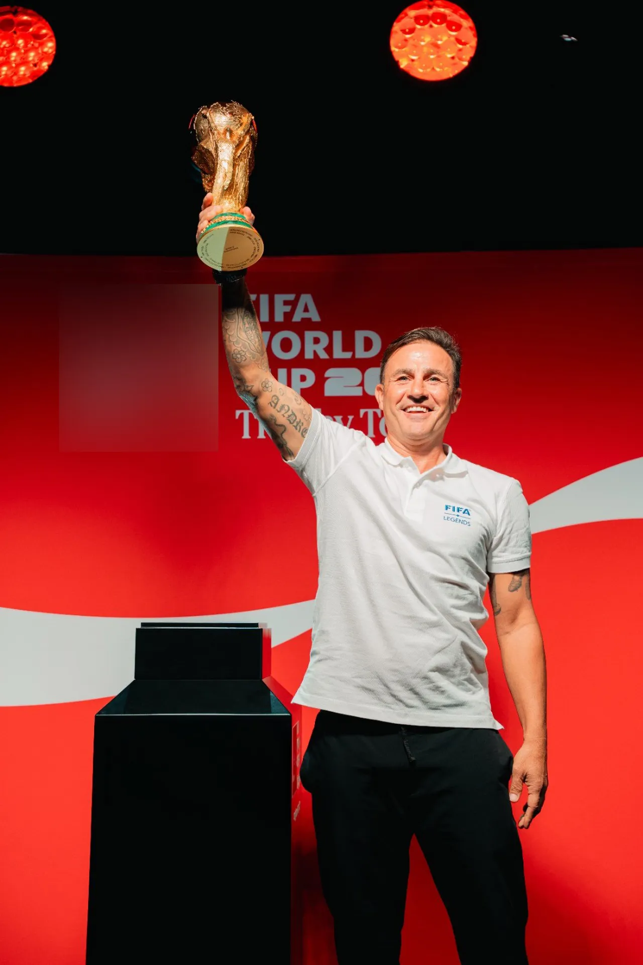 Dünya kupası, İtalya'nın efsanevi futbolcularından Fabio Cannavaro'nun eşliği ile geldi