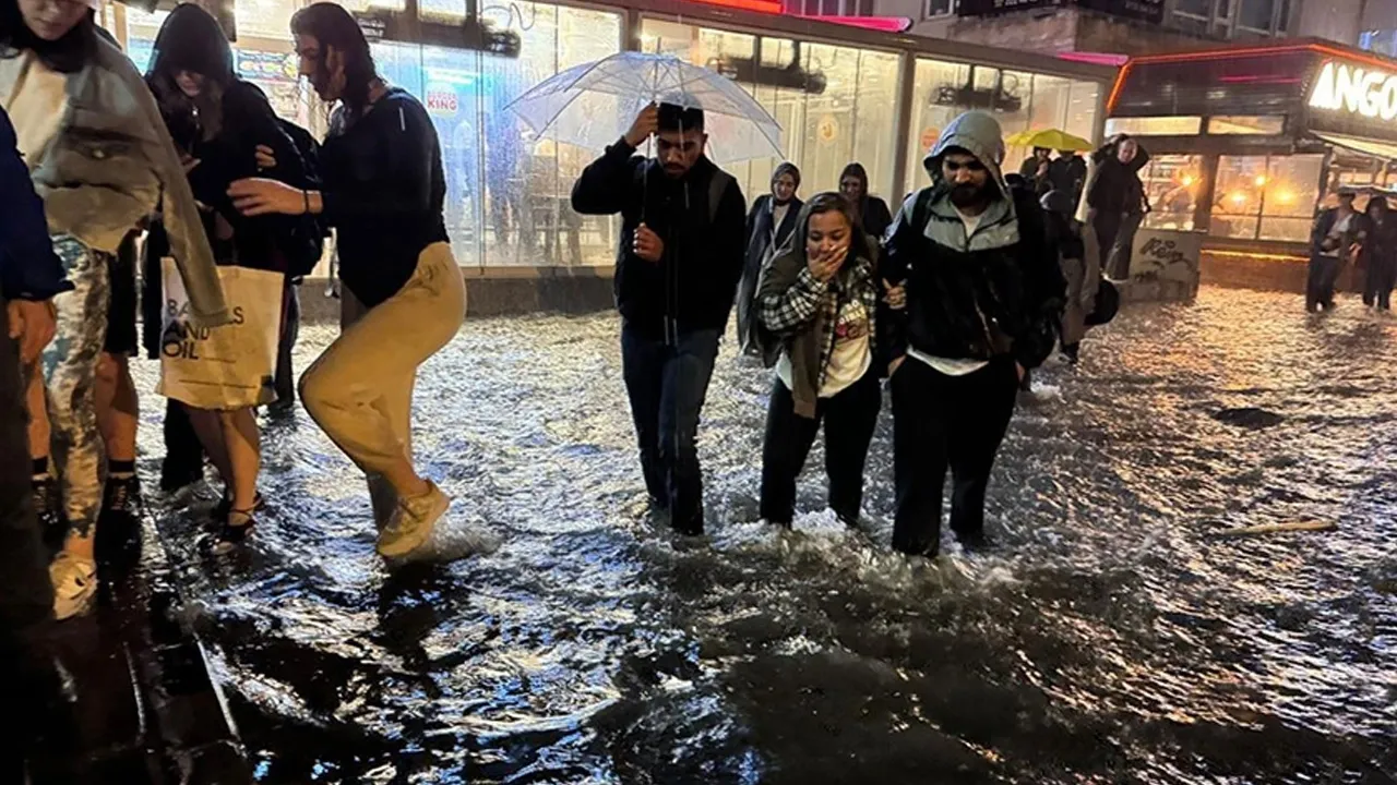 İçişleri Bakanlığı il il, bölge bölge uyardı! Fırtına, gök gürültülü sağanak ve tipi...