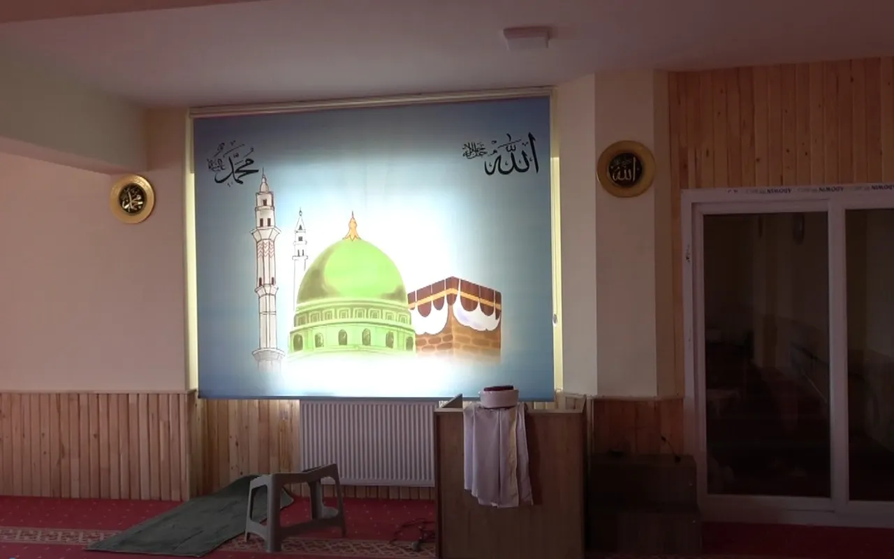 Ispartada namaz sonrası camide yumruklu kavga! Müezzinlik dersi kabusa döndü, detaylar şaşırttı