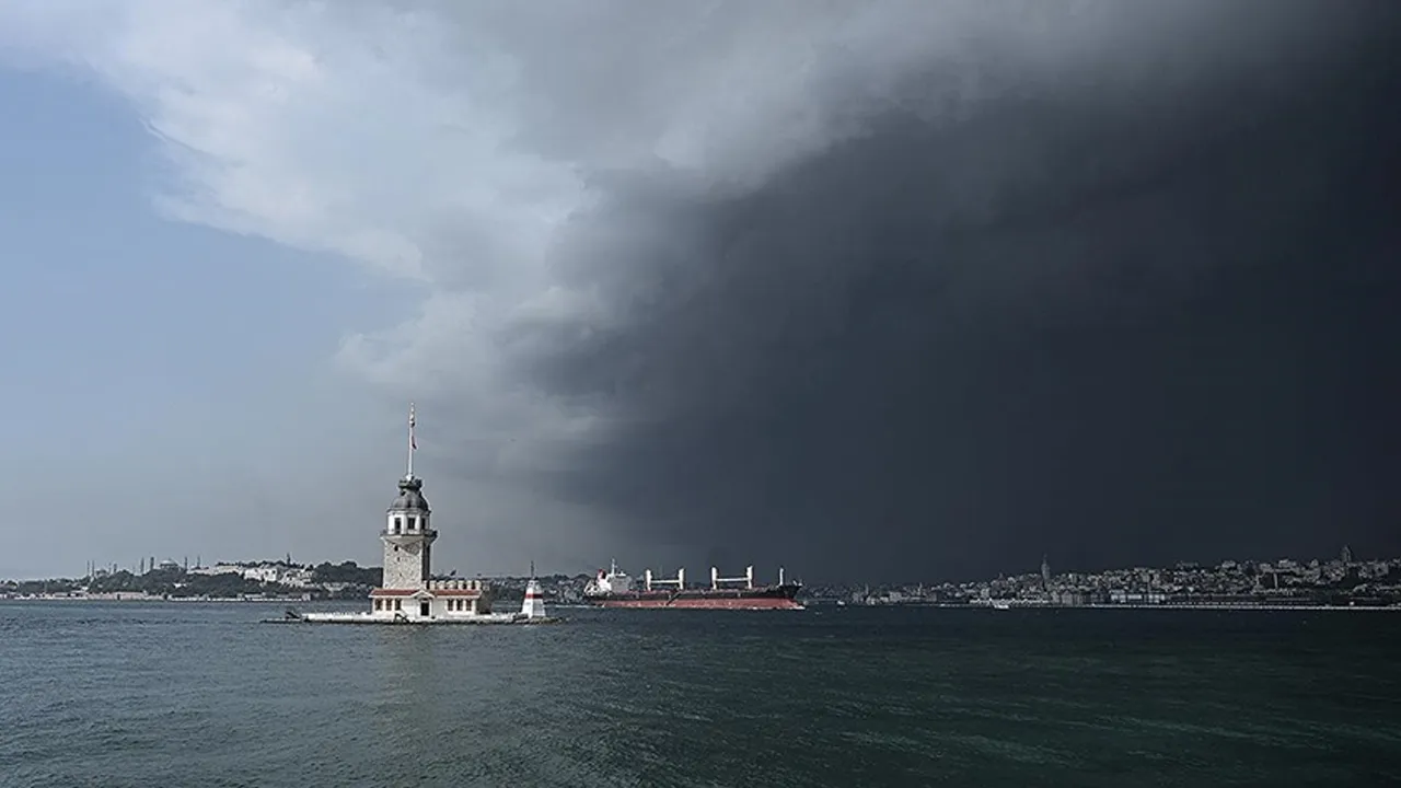 İstanbullular dikkat! AKOM saat verdi, çok kuvvetli geliyor 