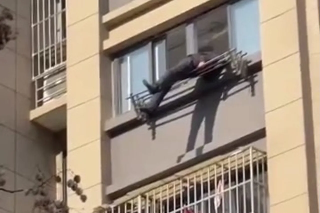 Komşuları ağzı açık izledi! 15. kattan düşen yaşlı adam çamaşırlığa takıldı