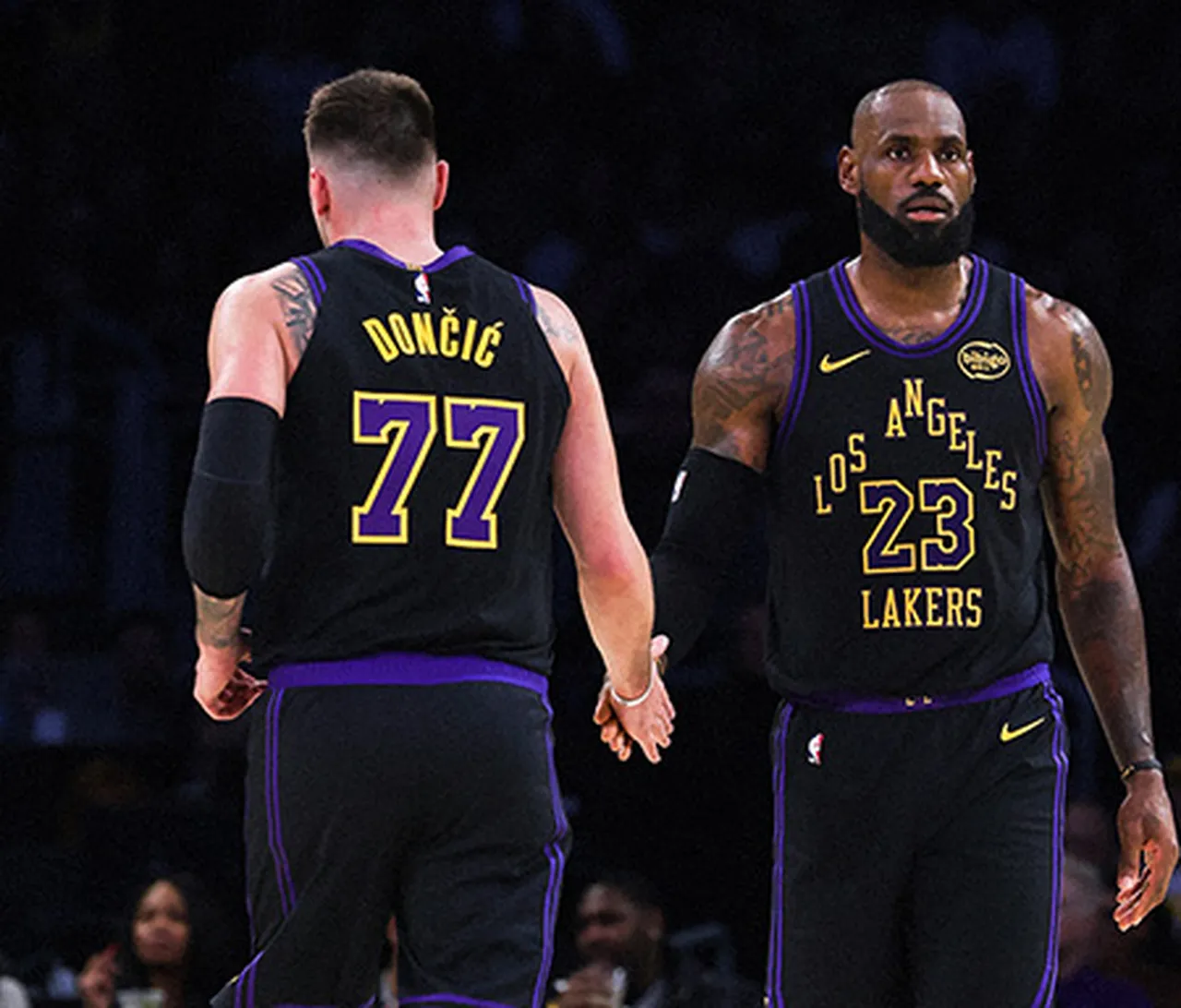 LeBron James ile Luka Doncic 30'ar sayı attı