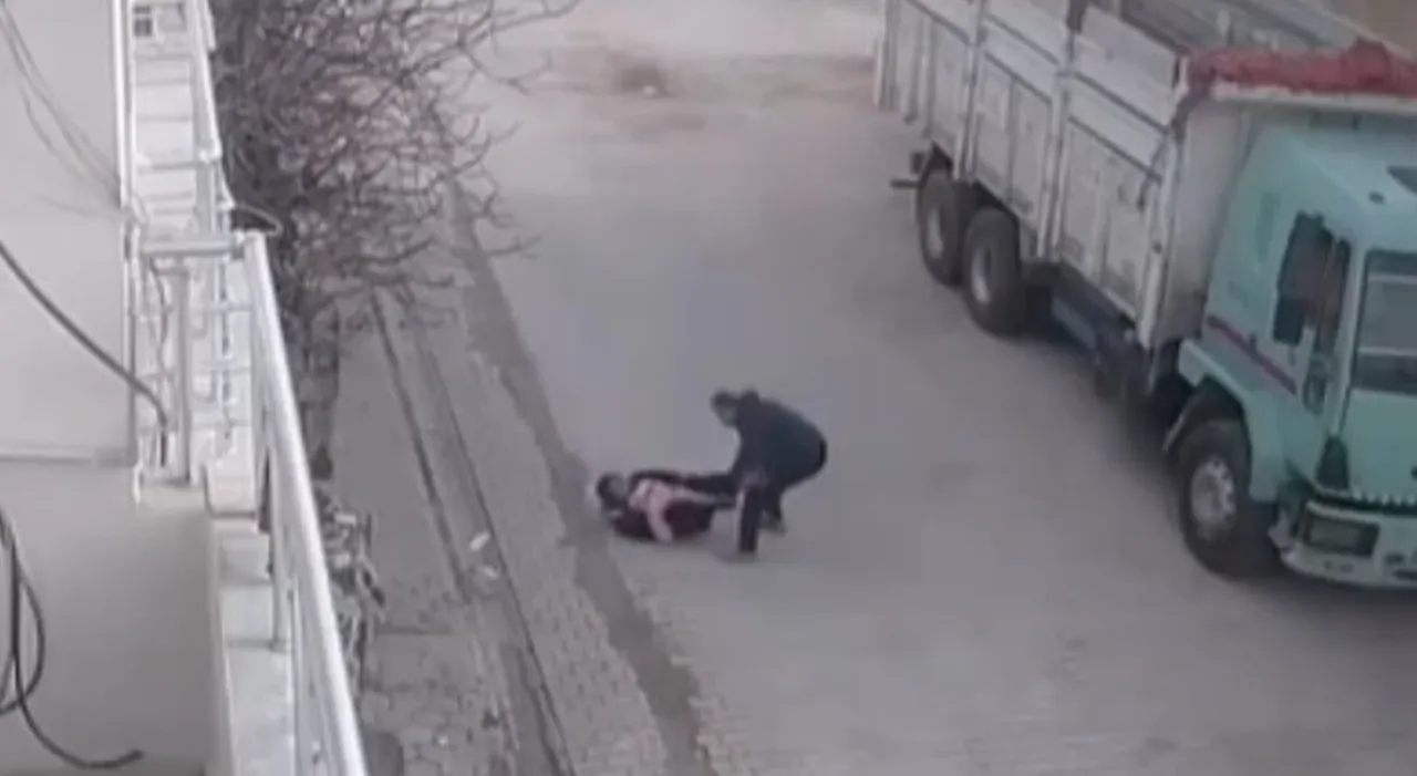 Mardinde sokak ortasında dehşet: Bebekli kadına ve çocuğa saldırdı