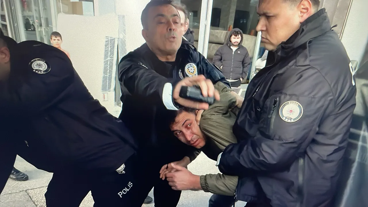 Mustafa Bozbeye saldırı girişiminde bulunan 2 kişi serbest bırakıldı