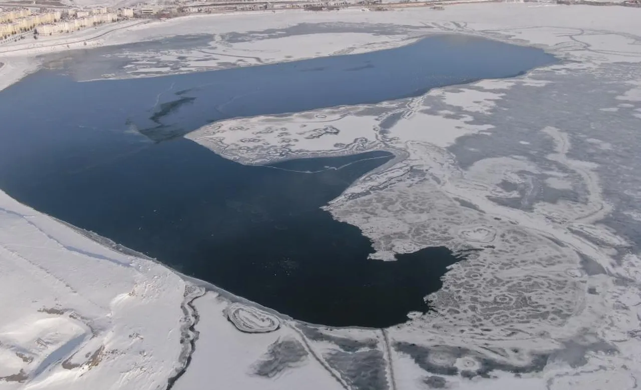 Sibirya soğuklarının vurduğu Vanda Sıhke Göleti dondu