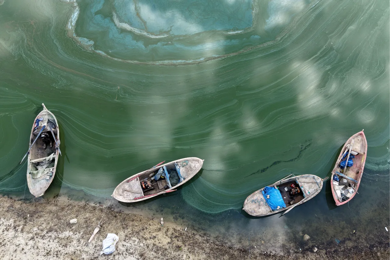 72 yıllık barajda alarm! Ege’nin yeşil can damarı siyaha büründü 
