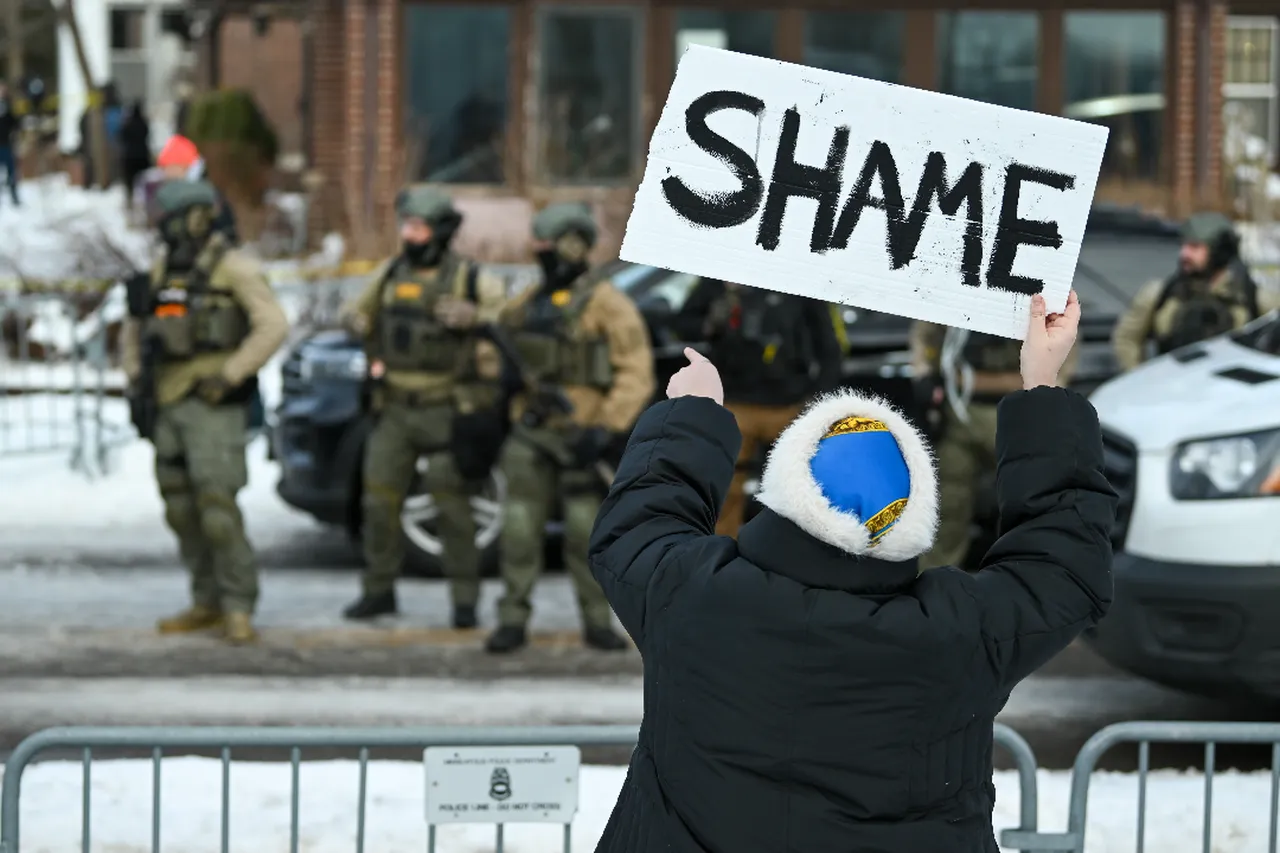 ABDnin konuştuğu olay! Göçmenlik Dairesi ajanları bir kadını vurarak öldürdü