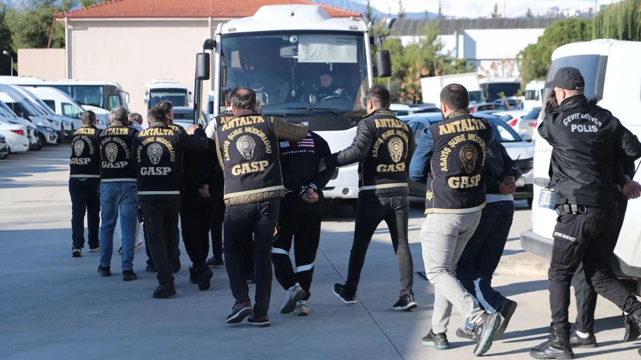 Antalya'da sahte baskınla milyonluk vurgun: Soğuk cüzdandaki serveti çaldılar