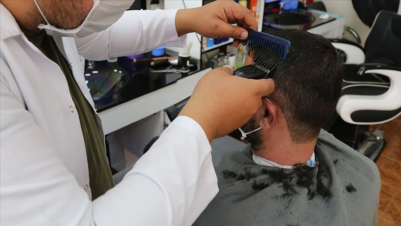 Berberde makas yandı! Berber ücretlerine yılın ikinci zammı geldi