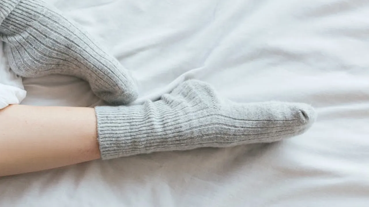 Çorapla uyuyanlar dikkat! Doktorlar uyarıyor: Bilinmeyen zararı ortaya çıktı