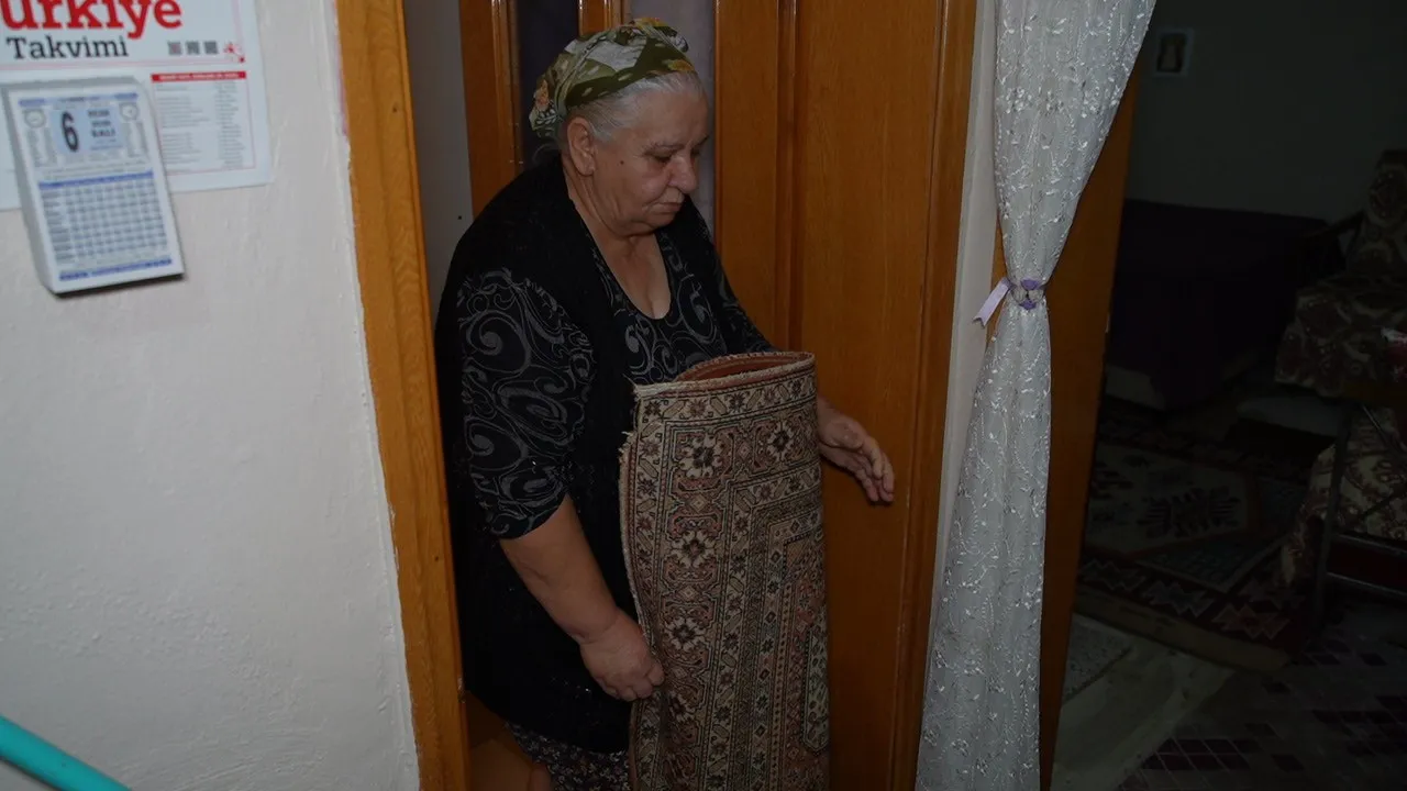 Edirnede sağanak kabusu: Evler ve arabalar suya gömüldü, 2 kişi son anda kurtarıldı