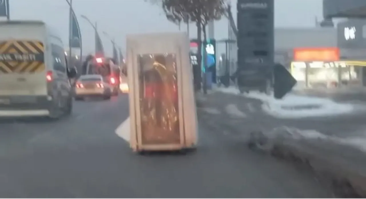 Gören bir daha baktı! Akıllara Sakar Şakirdeki sahne geldi