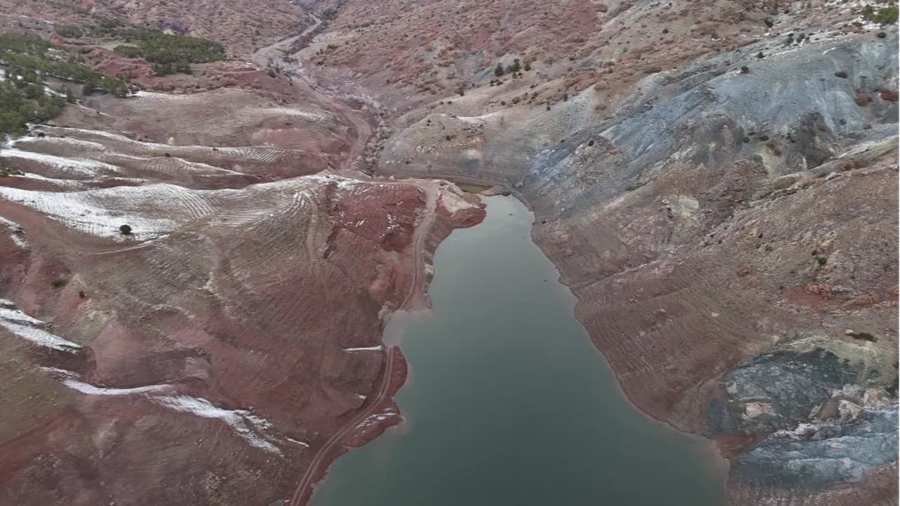 Kapakları kapatıldı! 3 yıl önce açılan barajdaki su bitme noktasında