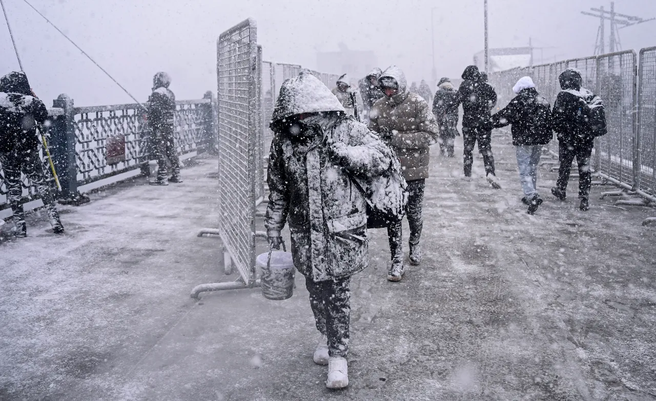 Kar, sağanak, fırtına, buzlanma, çığ! Meteoroloji ve AKOM uyardı; İstanbula geliyor
