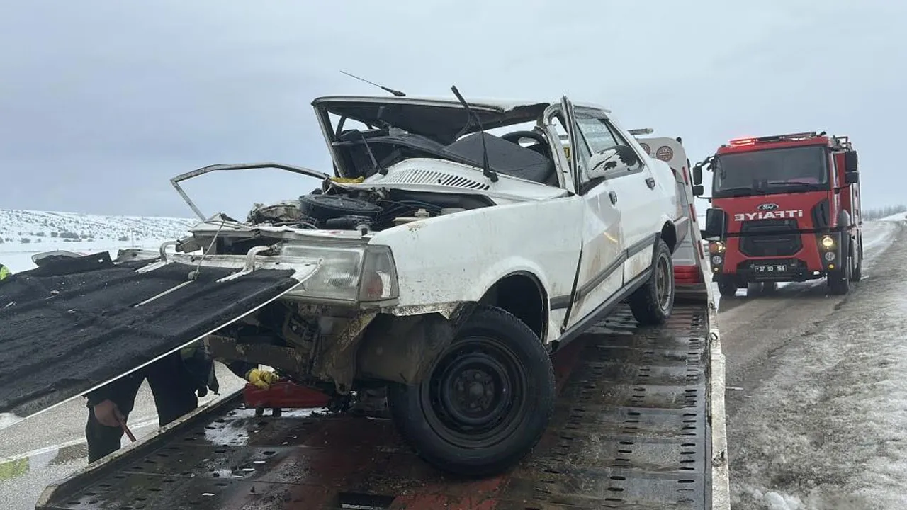 Kastamonu'da iki araç kafa kafaya çarpıştı: 1 ölü, 2 yaralı