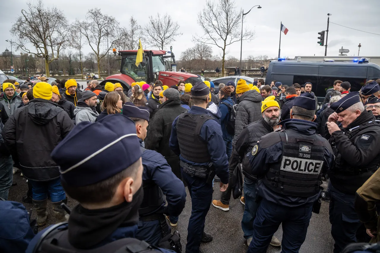Paris’in göbeğine traktörlerle girdiler! Fransız çiftçiler, AB'nin tarım politikalarına tepkili