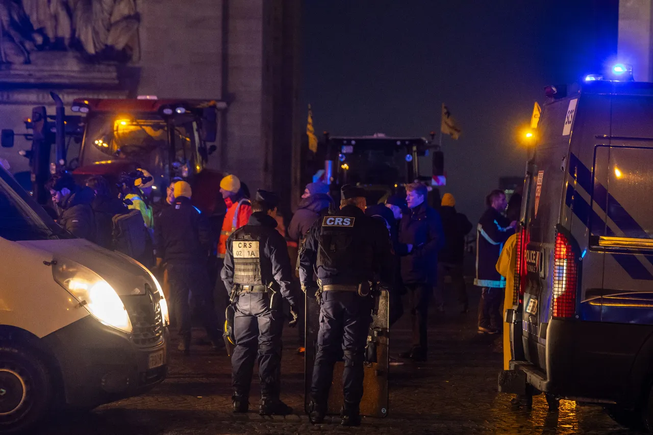 Paris’in göbeğine traktörlerle girdiler! Fransız çiftçiler, AB'nin tarım politikalarına tepkili