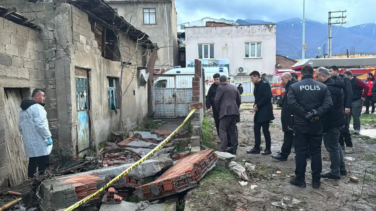 Taş üstünde taş kalmadı...Türkiye fırtınaya teslim! Can kayıpları var