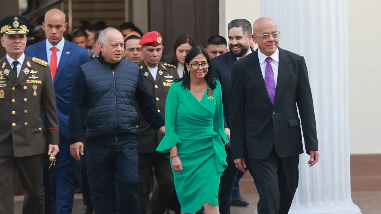 Venezuelada Maduro operasyonu! Tümgeneral görevden alındı