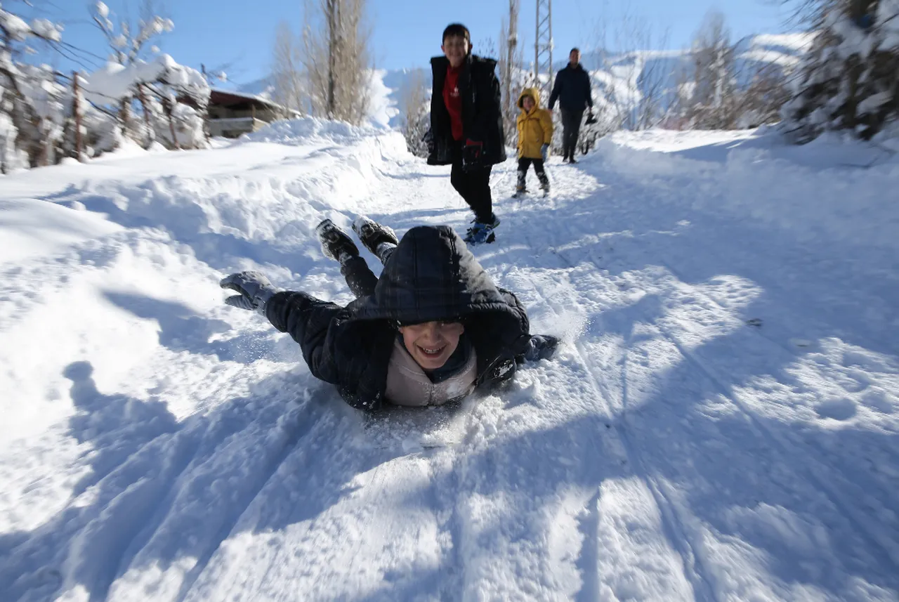 Balkanlar ve Sibiryadan çifte soğuk hava dalgası! Sıcaklık sıfırın altına düşecek, yoğun kar bastıracak