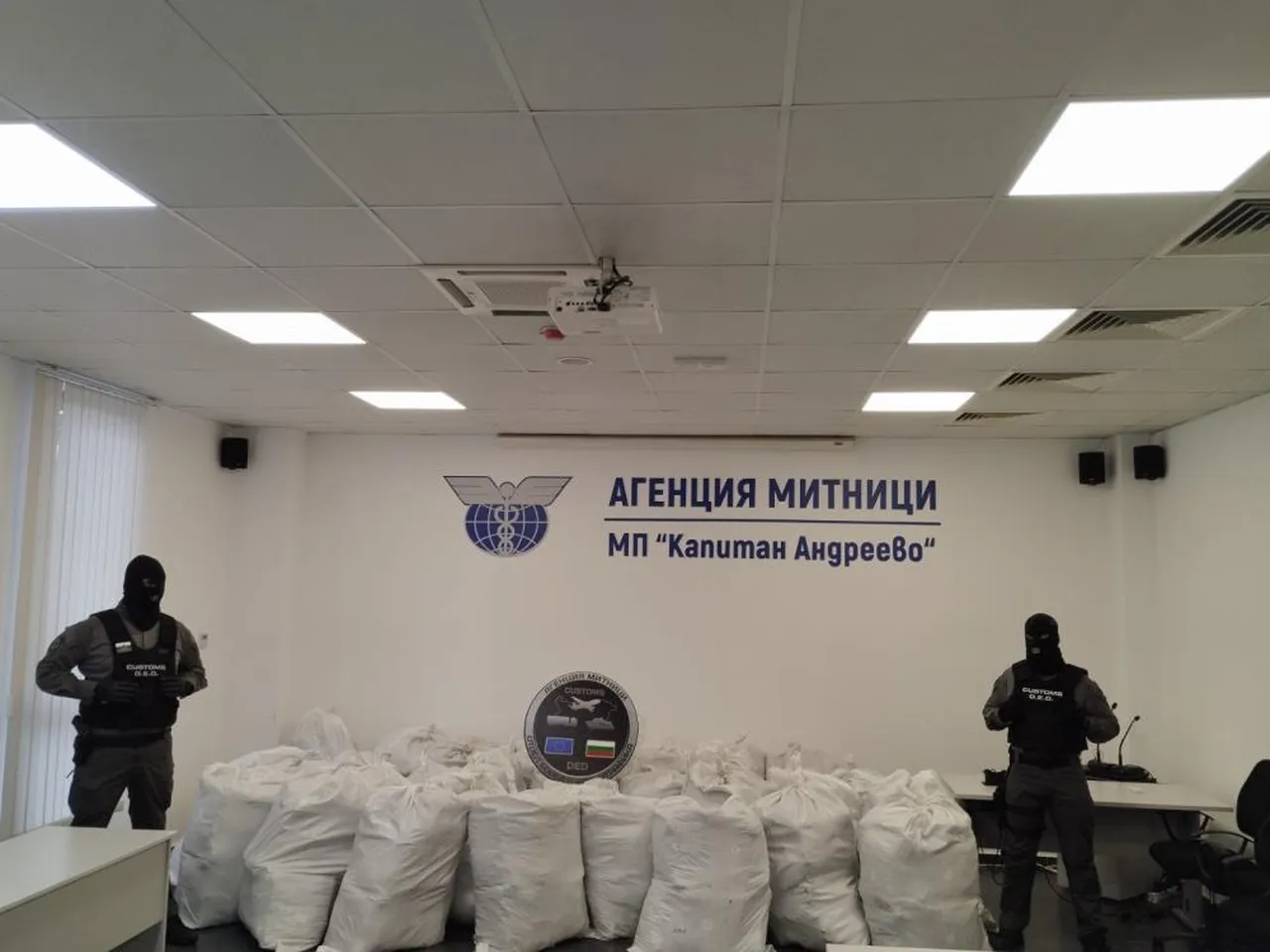 Değeri 6 milyon euroyu aşıyor! Türkiyeye getiriliyordu, 739 kilo sınırda yakalandı