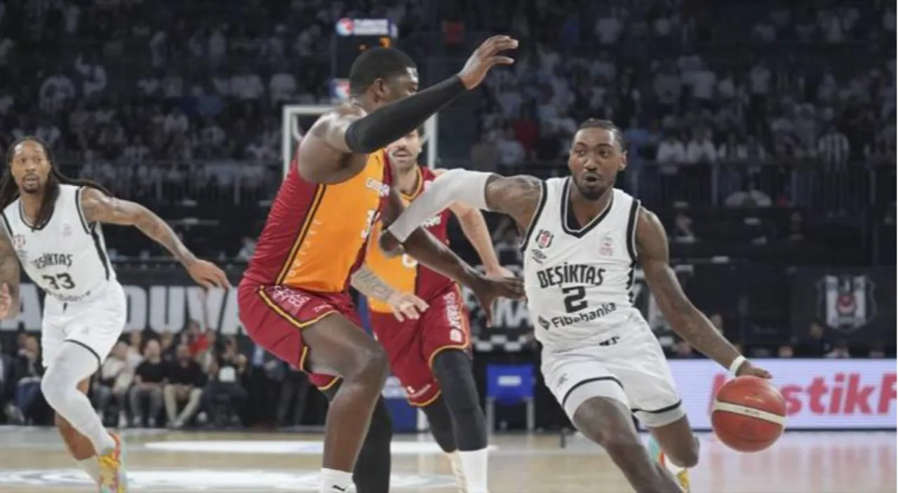 Galatasaray-Beşiktaş derbisinin başlangıç saati değişti!