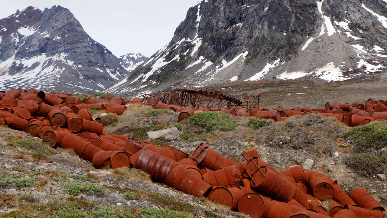Buzlar eriyor, ABD’nin gizli askeri üssü ortaya çıkıyor: Grönland’de alarm