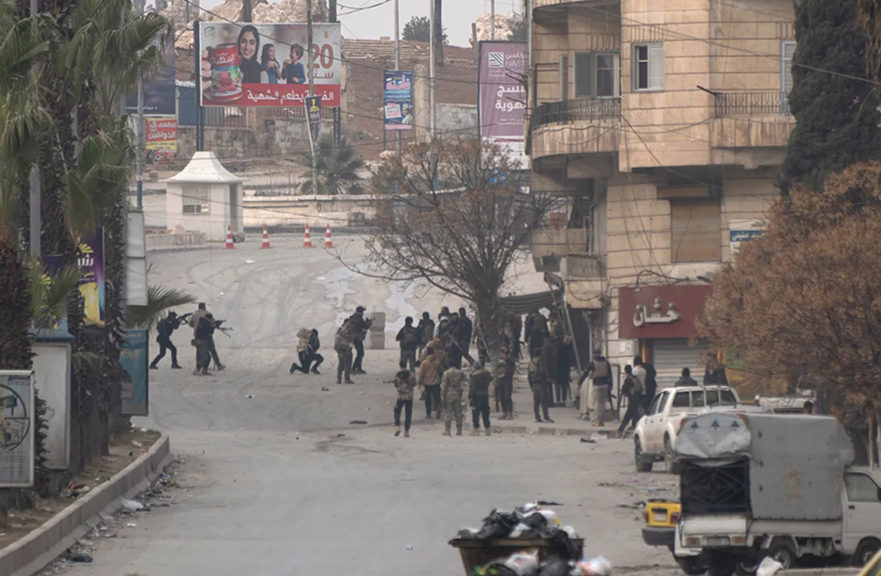 Tahliye sürecinde güvenli geçiş Suriye ordusu tarafından sağlanıyor. Otobüslerin hareketiyle birlikte Halep kent merkezinde terör örgütü YPG varlığının tamamen sona ermesi bekleniyor.