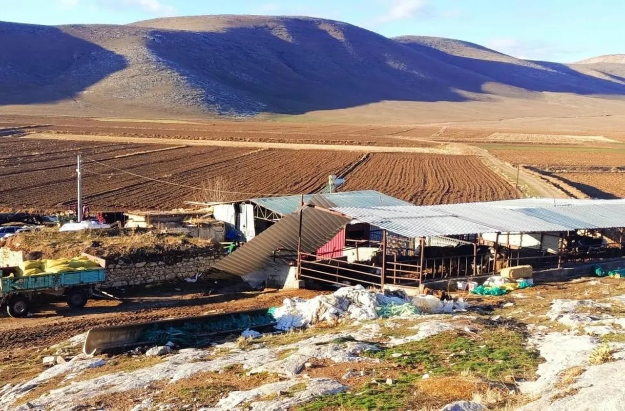 Karamanda fırtına ölüm getirdi! Uçan çatı canından etti