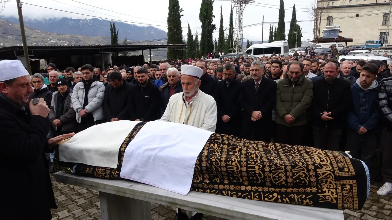 Saç ekimi için gittiği yerden cansız bedeni çıktı! Gözyaşlarıyla defnedildi