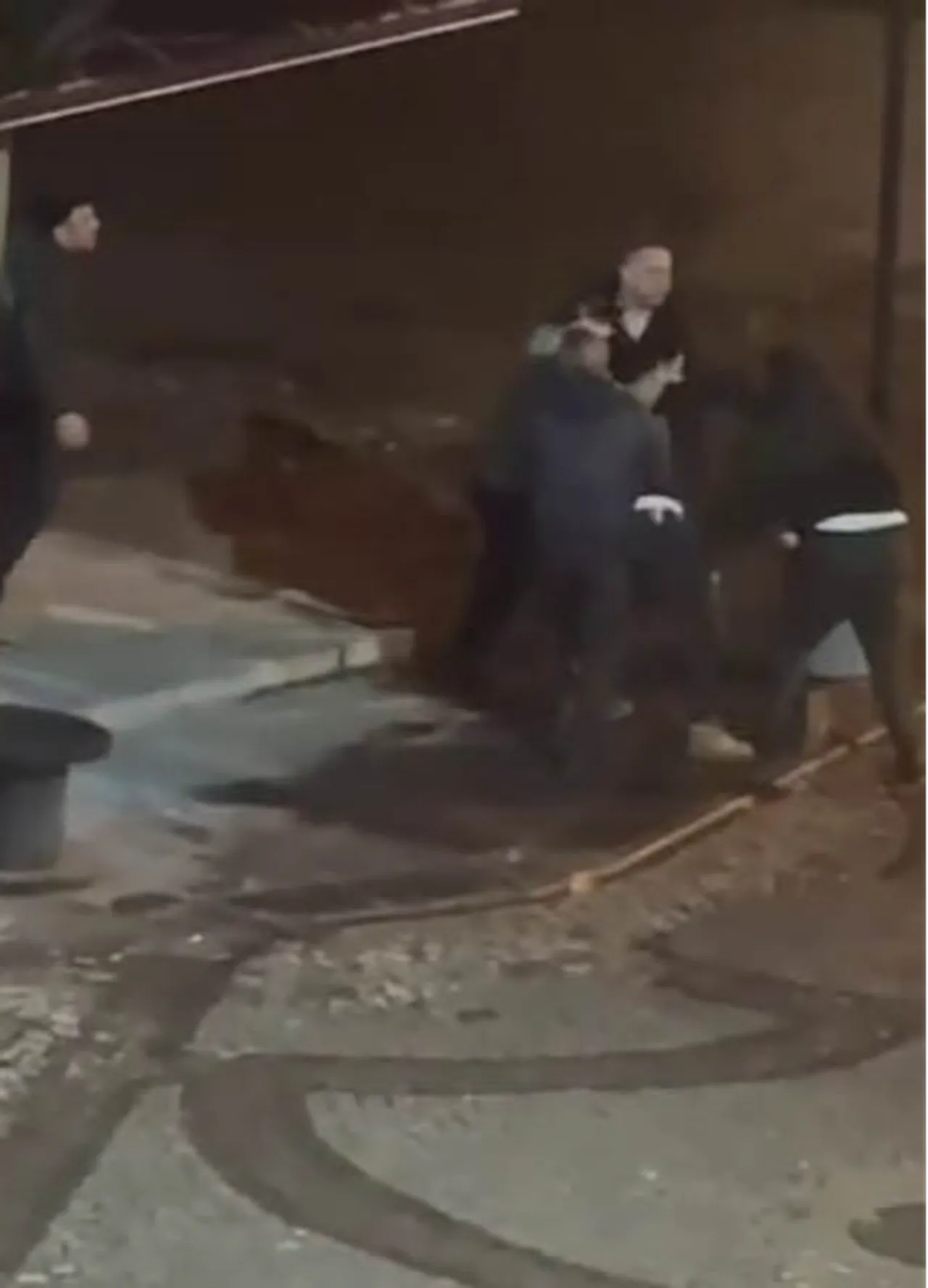 Sakarya’da silahlı kavga! Muhtar göğsünden vuruldu