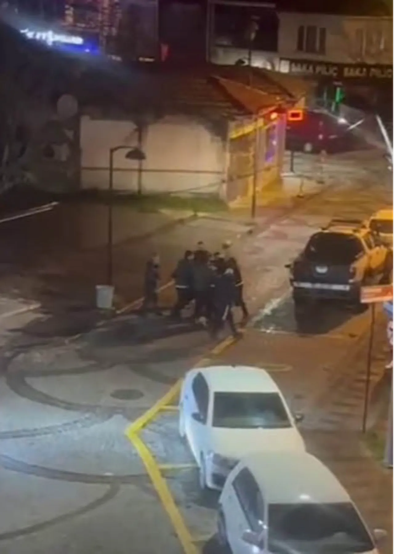 Sakarya’da silahlı kavga! Muhtar göğsünden vuruldu