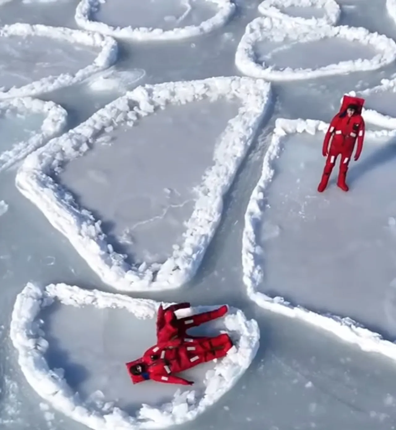 Buzda yüzme etkinliği