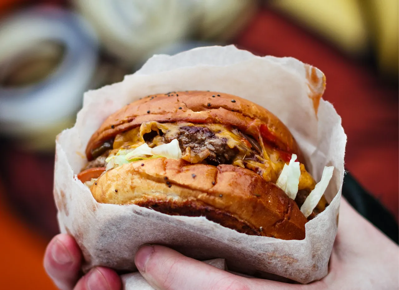 Pizza, salam, sosis ve kola! Hangi madde hangi kanser riskini artırıyor?