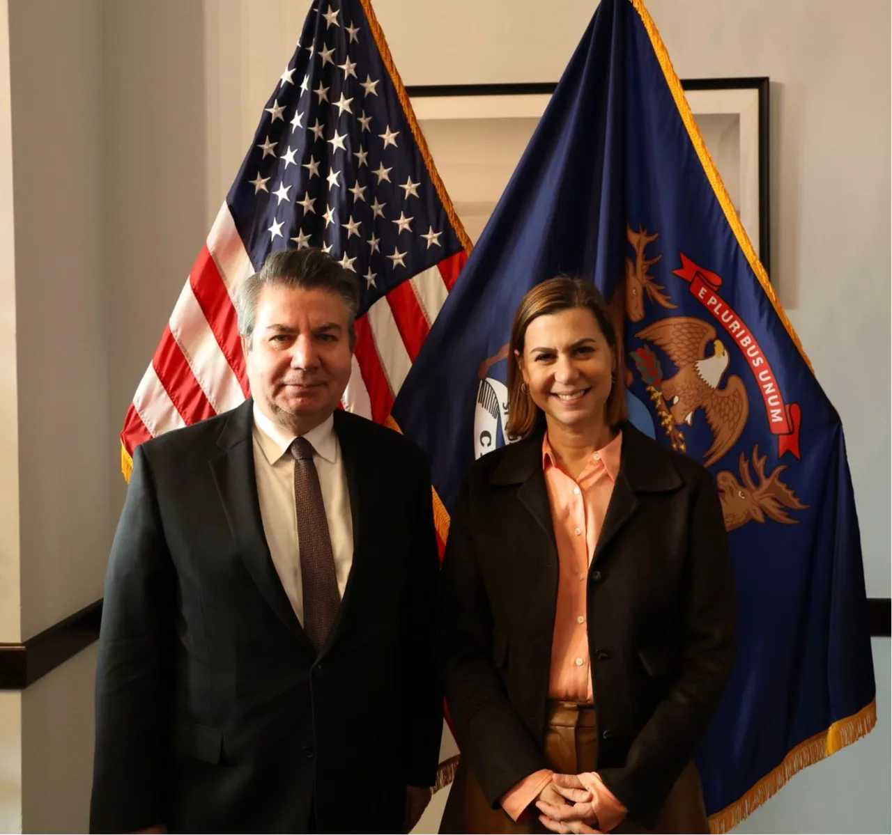 Büyükelçi Sedat Önal’ın @SenatorSlotkin  ile bugün gerçekleştirdiği görüşmede 🇹🇷 ile 🇺🇸 arasındaki ikili işbirliği ve güncel bölgesel ve uluslararası gelişmeler ele alınmış, iki ülke arasında diyalog ve eşgüdümün sürdürülmesinin önemi vurgulanmıştır.