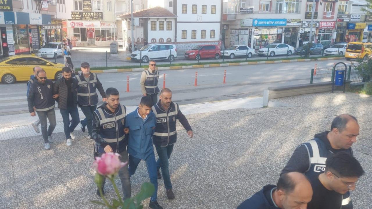 15 ilde nitelikli dolandırıcılık operasyonu: 244 şüpheli yakalandı