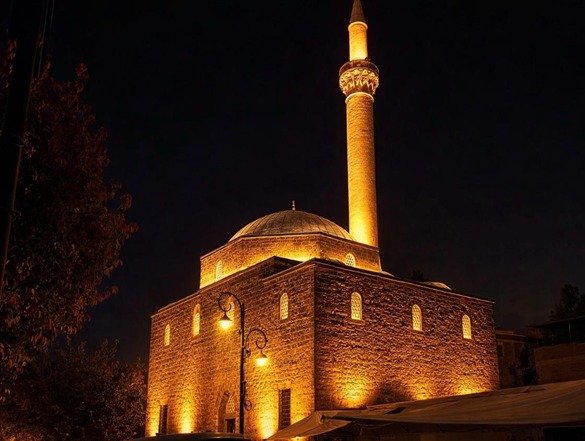 6 Şubat depremlerinde hasar gören 6 tarihi cami cemaatiyle buluşacak