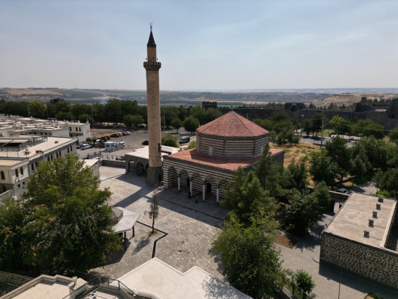 6 Şubat depremlerinde hasar gören 6 tarihi cami cemaatiyle buluşacak