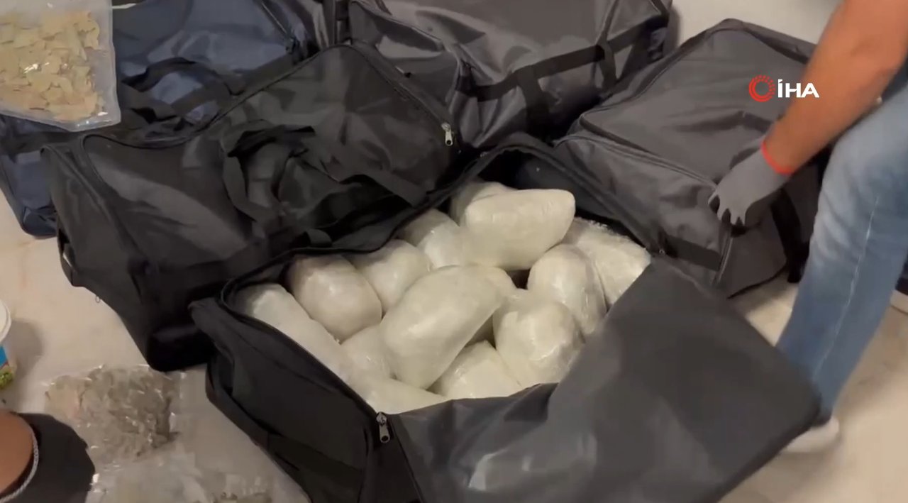 Adanada büyük operasyon! Depodaki bavullardan 100 kg uyuşturucu çıktı