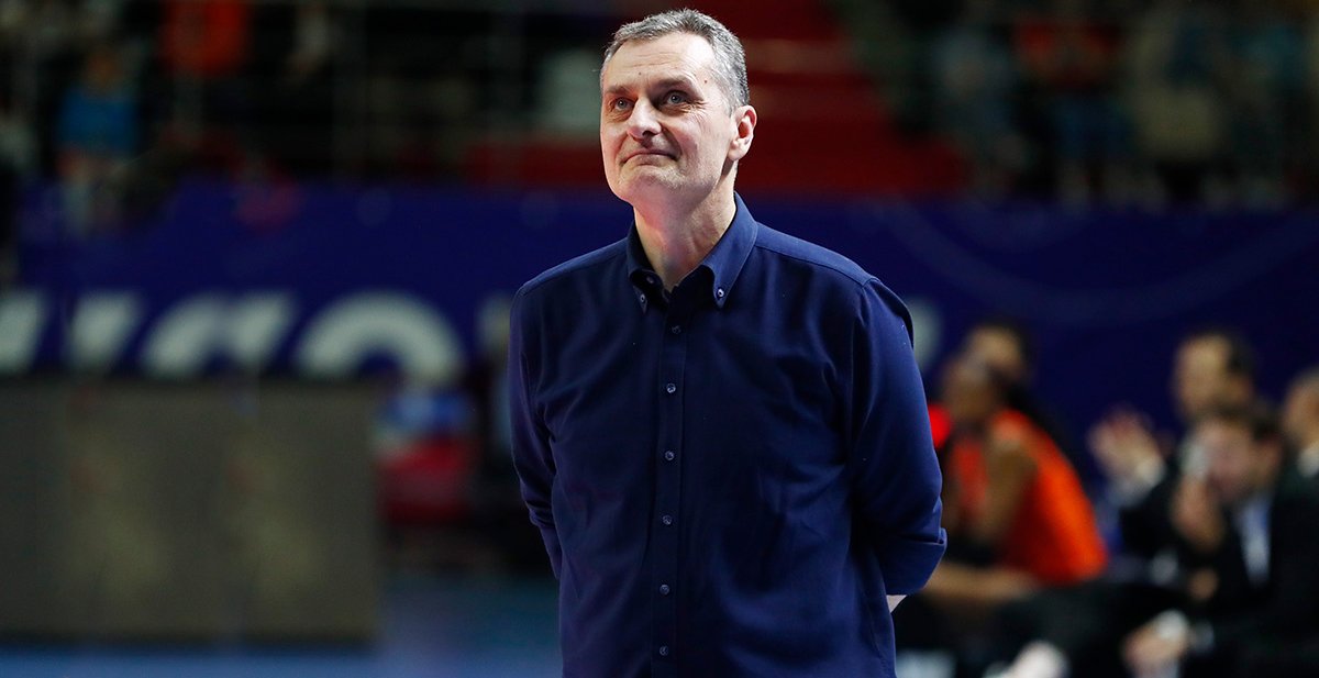 Sırbistan Başantrenörü Zoran Terzic, Türkiye'nin 3-0 kazanarak 2026 Avrupa Şampiyonası'nda finale yükseldiği maçta, sık sık hakeme itirazı sebebiyle taraftarlardan tepki görmüştü.