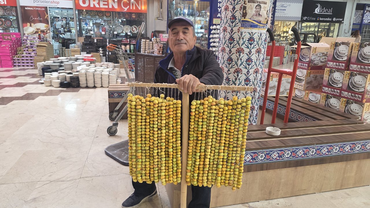 Dağlardan toplayıp şehir merkezinde satıyorlar! Tam bir vitamin ve mineral deposu: Kilosu 50 lira